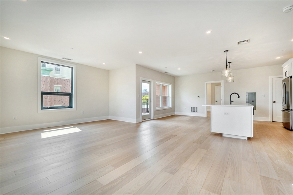 62 Foundry Street, Unit 305 Wakefield, MA 01880 - Photo 6 of 39