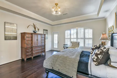 a view of a livingroom with furniture