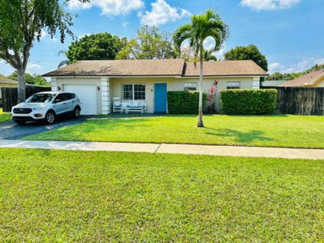 19397 Delaware Circle Boca Raton, FL 33434 - Photo 3 of 25 3