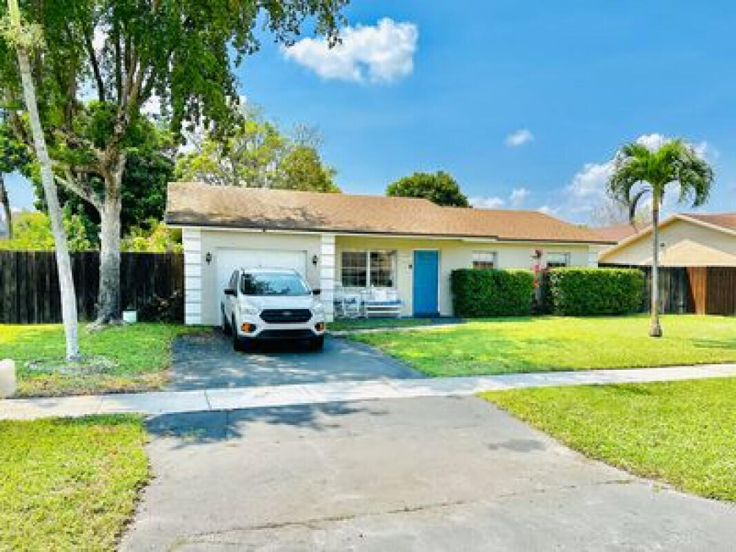 19397 Delaware Circle Boca Raton, FL 33434 - Photo 4 of 25 4