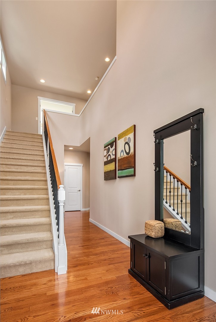 664 Lind Avenue Northwest Renton, WA 98057 - Photo 2 of 11 Gallery Image 2