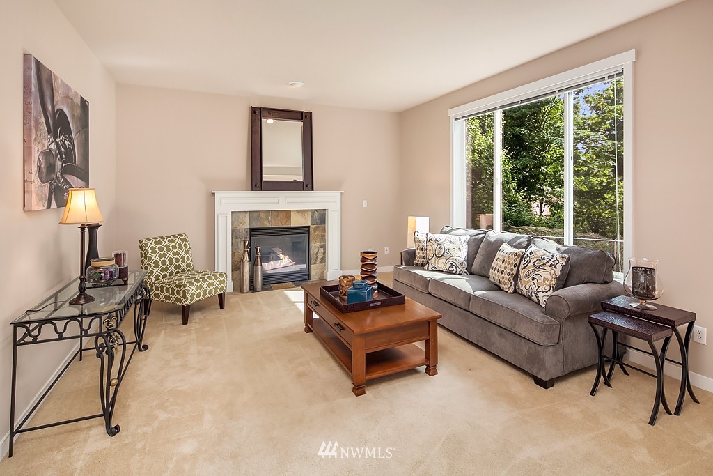 664 Lind Avenue Northwest Renton, WA 98057 - Photo 3 of 11 Gallery Image 3