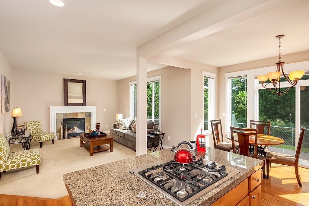 664 Lind Avenue Northwest Renton, WA 98057 - Photo 4 of 11 Gallery Image 4