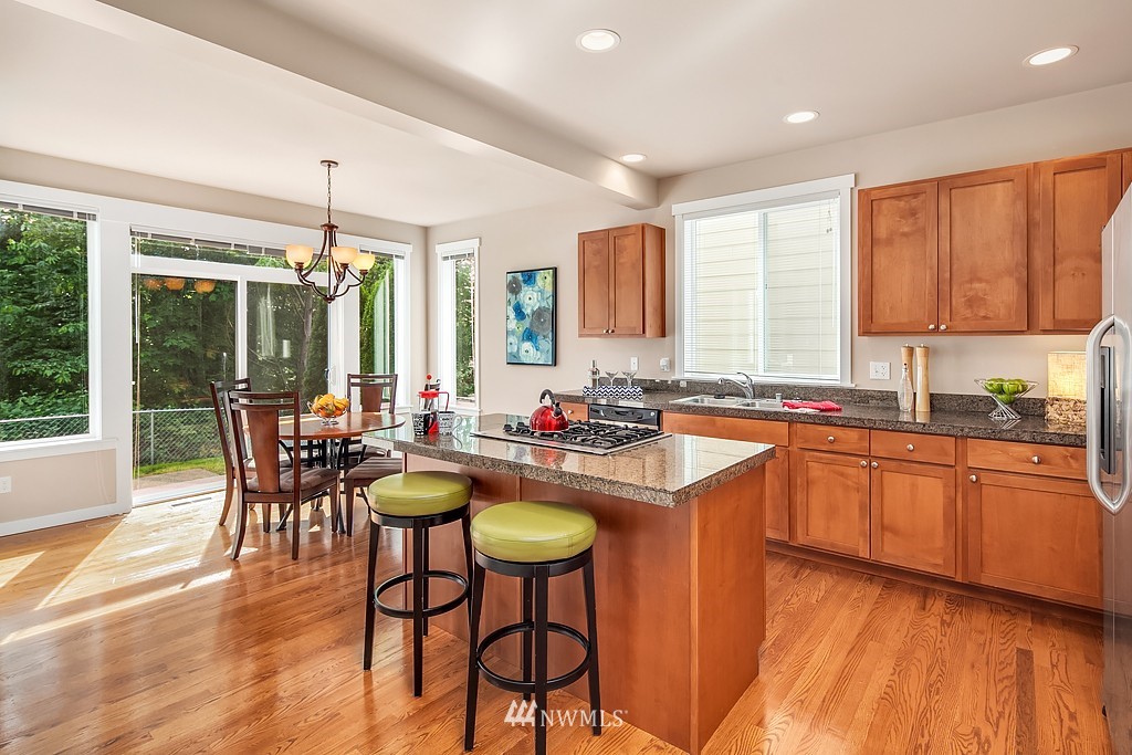 664 Lind Avenue Northwest Renton, WA 98057 - Photo 5 of 11 Gallery Image 5