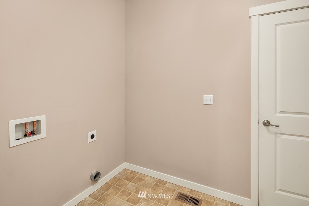 664 Lind Avenue Northwest Renton, WA 98057 - Photo 7 of 11 Gallery Image 7
