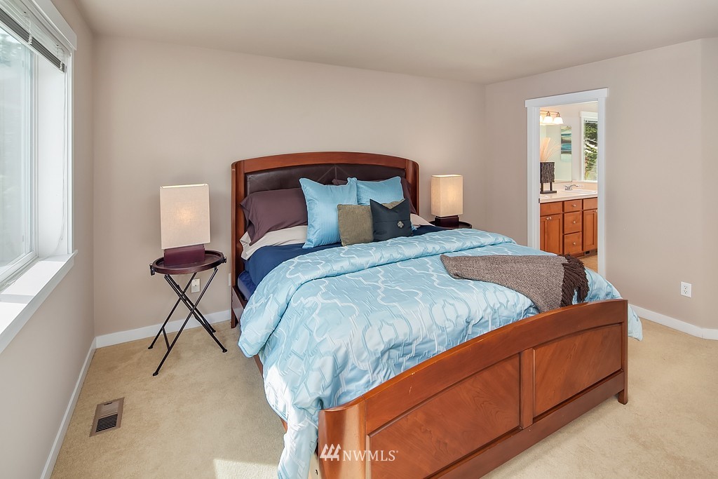 664 Lind Avenue Northwest Renton, WA 98057 - Photo 9 of 11 Gallery Image 9