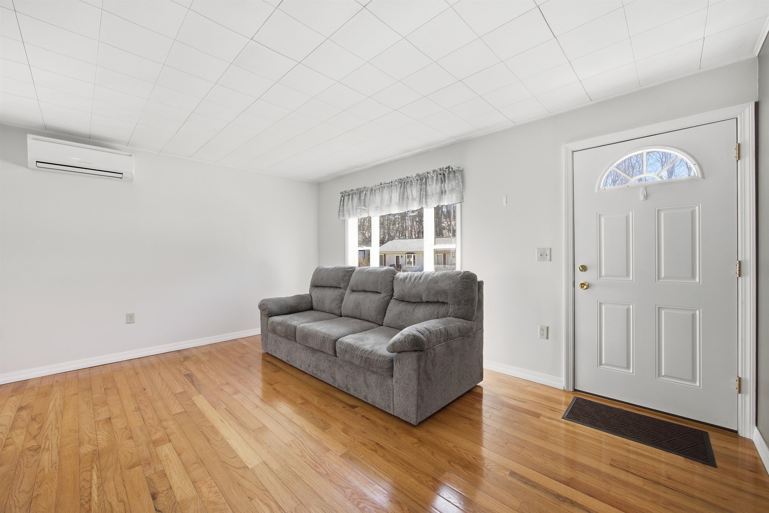 34 Valley Street Laconia, NH 03246 - Photo 13 of 58