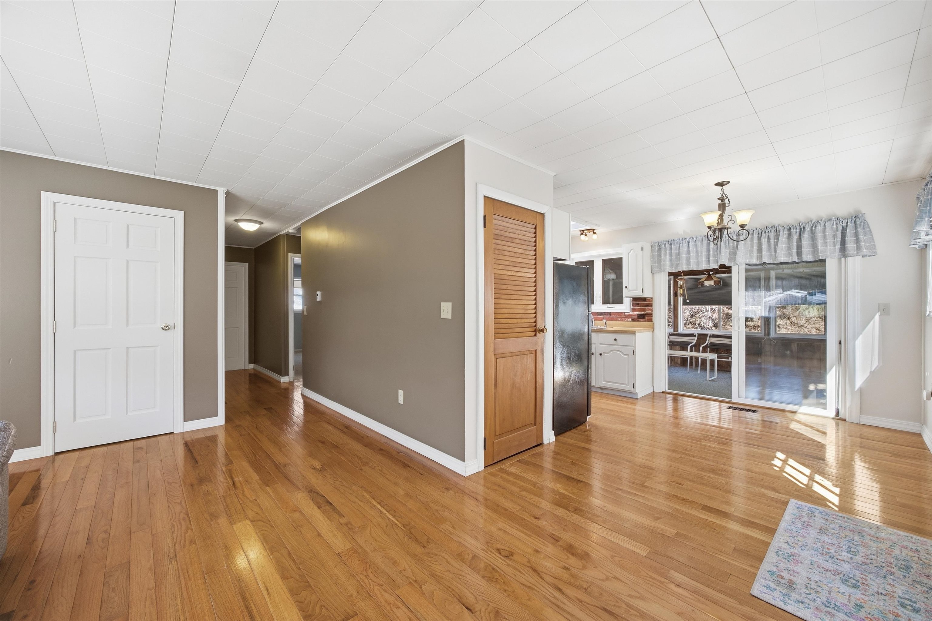 34 Valley Street Laconia, NH 03246 - Photo 16 of 58