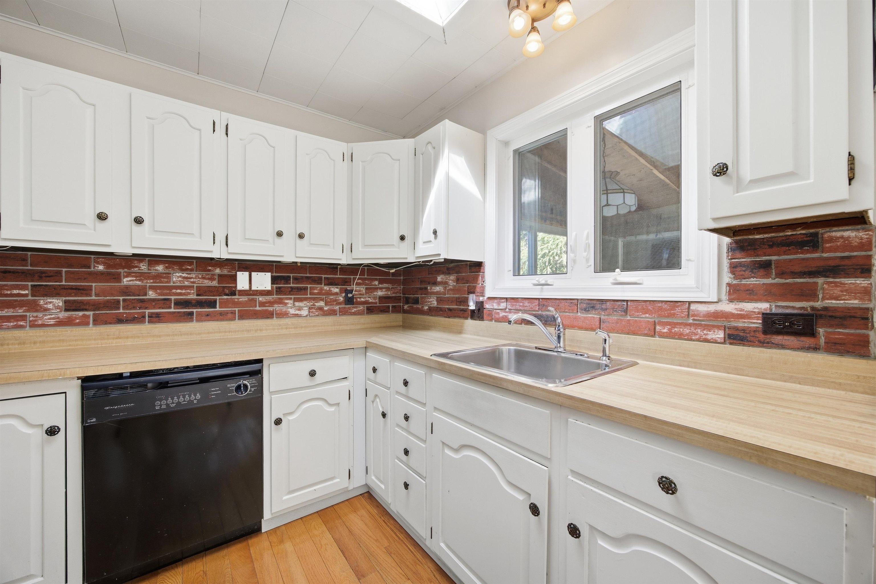 34 Valley Street Laconia, NH 03246 - Photo 19 of 58