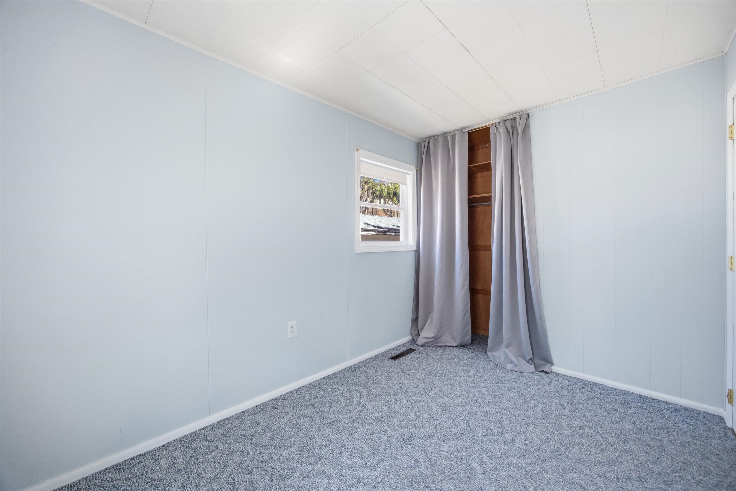 34 Valley Street Laconia, NH 03246 - Photo 31 of 58