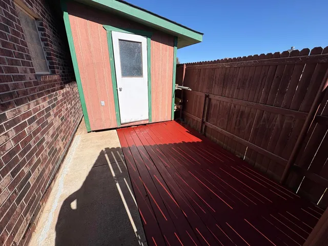 an empty room with closet and mirror