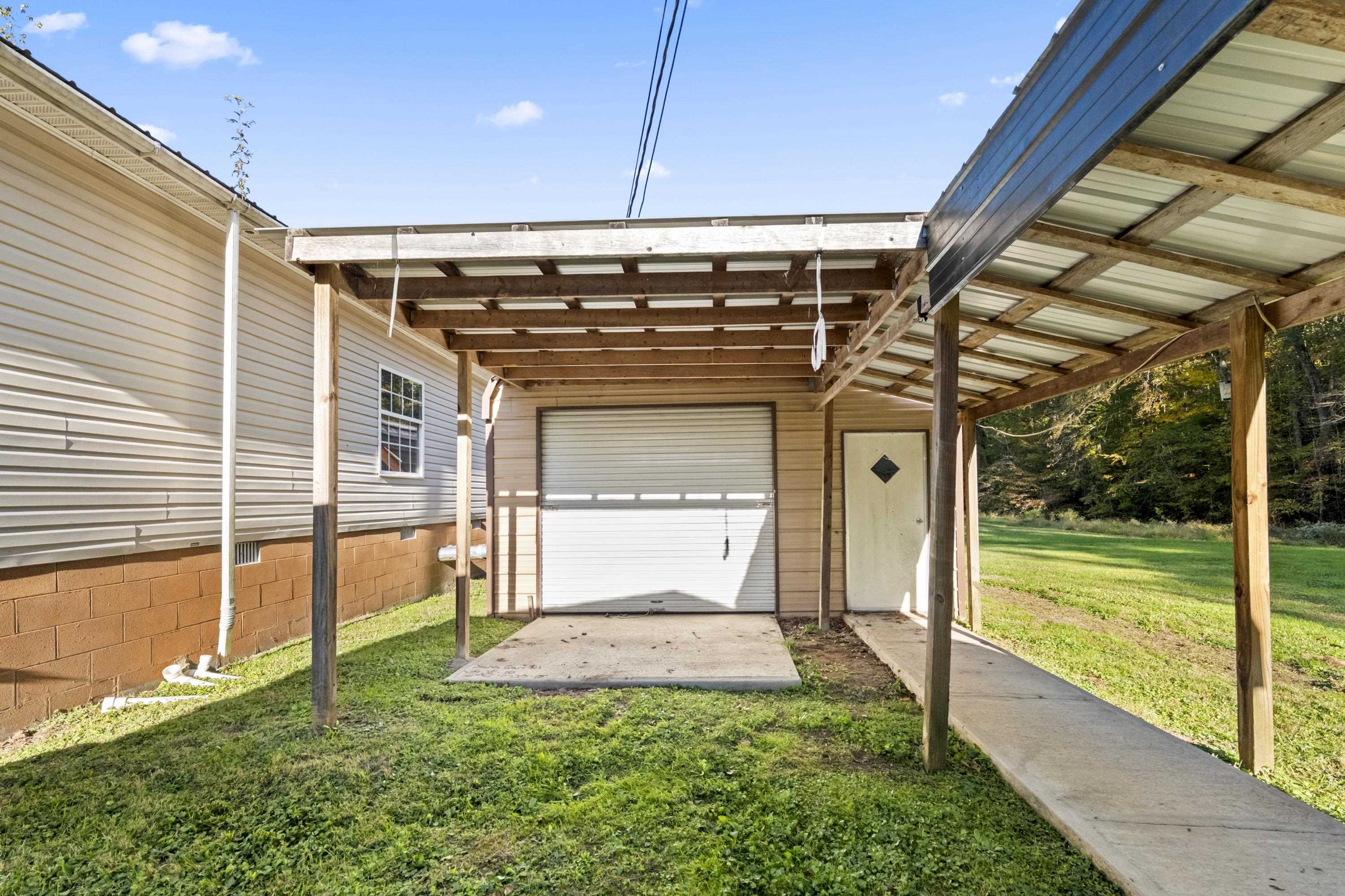 16028 Ellington Run Road Ashland, KY 41102 - Photo 3 of 29