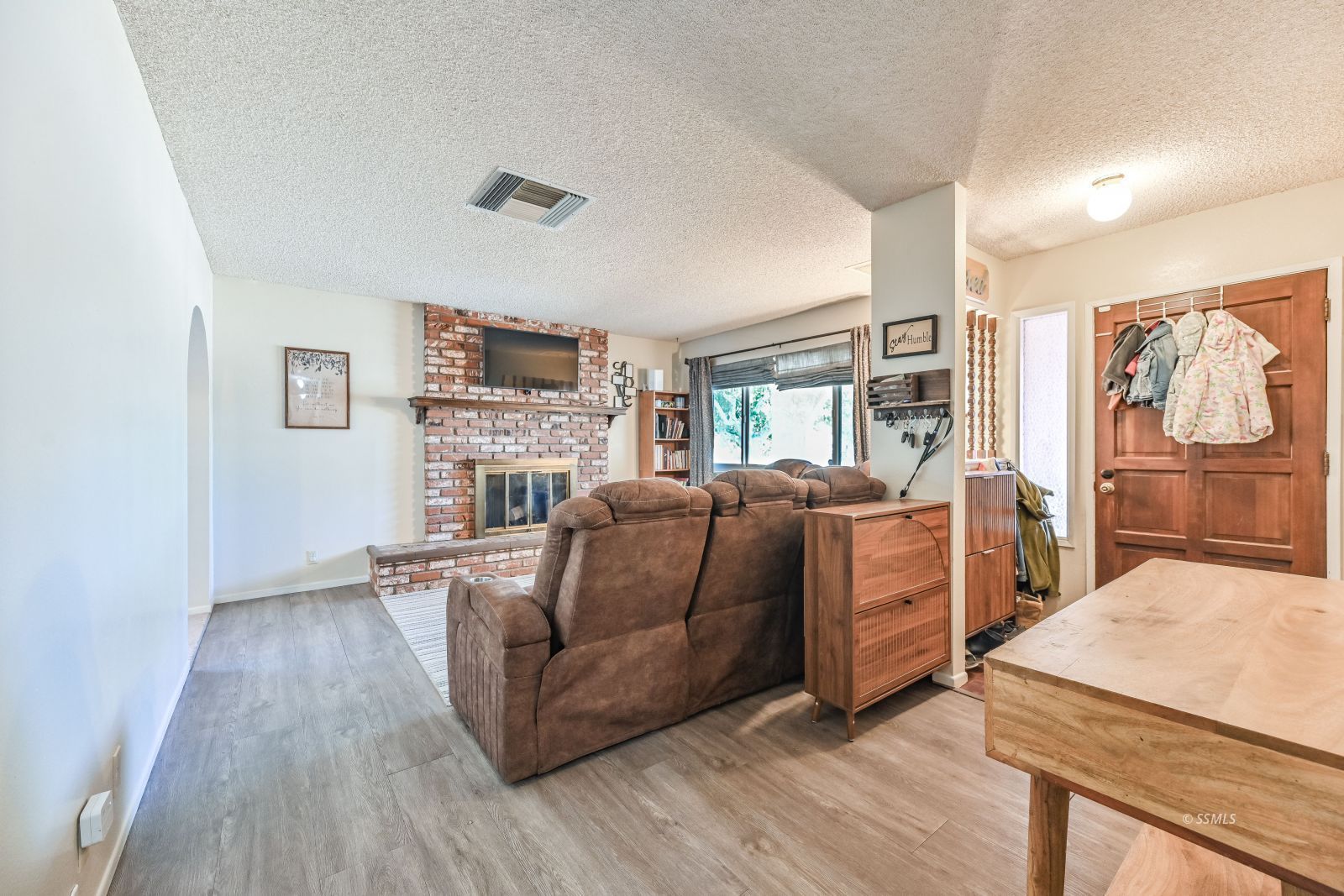 301 South Valley Street Ridgecrest, CA 93555 - Photo 4 of 29