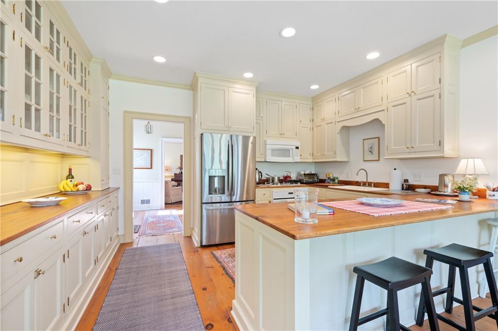 500 Cedar Run Road Allison Park, PA 15101 - Photo 8 of 25 Upper glass cabinets. Seating area at counter.