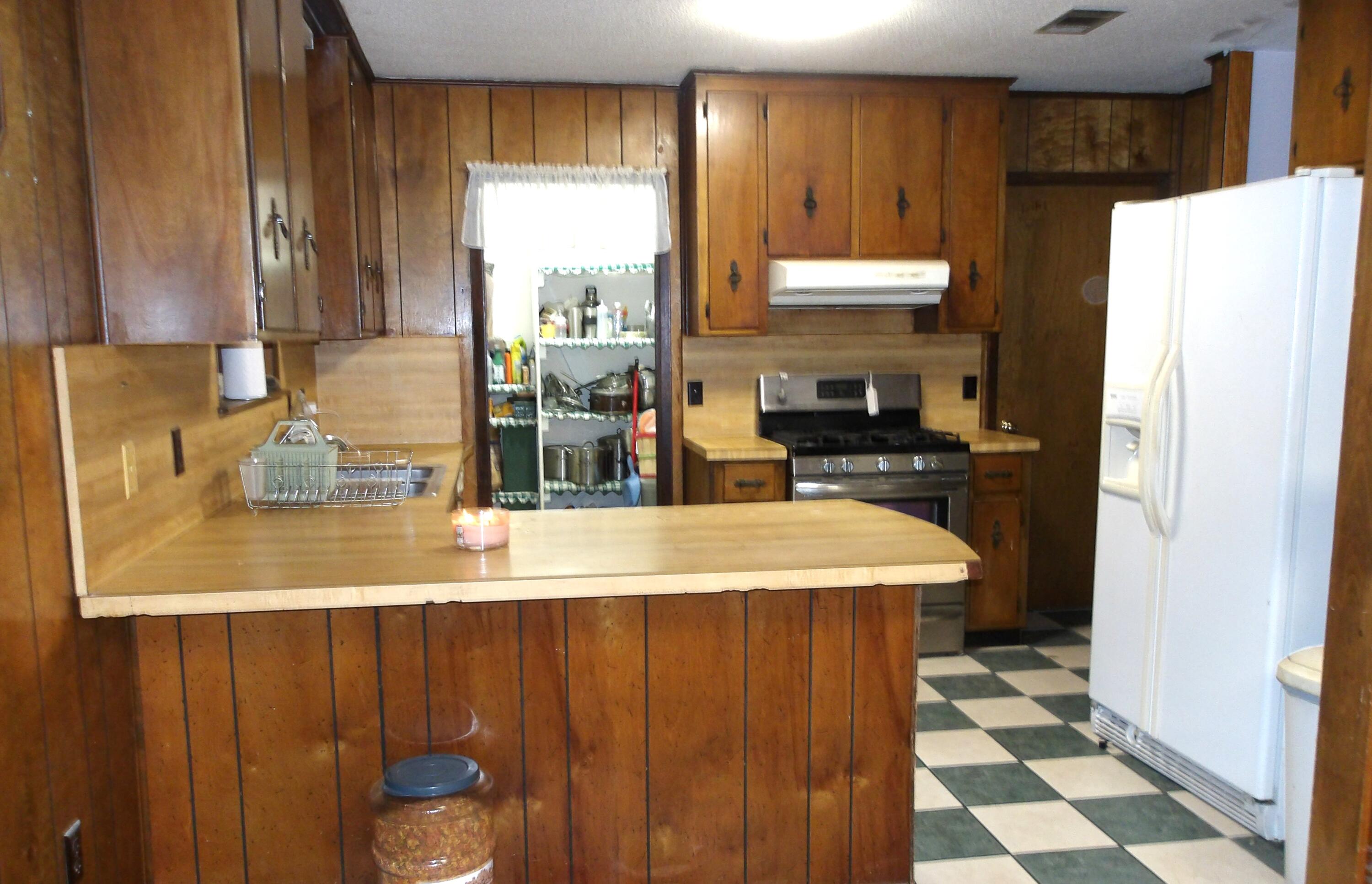 3156 Chestnut Street Crestview, FL 32539 - Photo 11 of 13 Kitchen