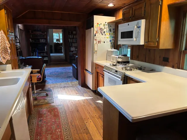 a view of livingroom with furniture