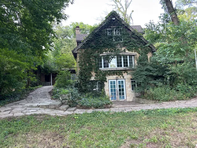 $995,000 | 29W101 Morris Court, Warrenville, IL 60555