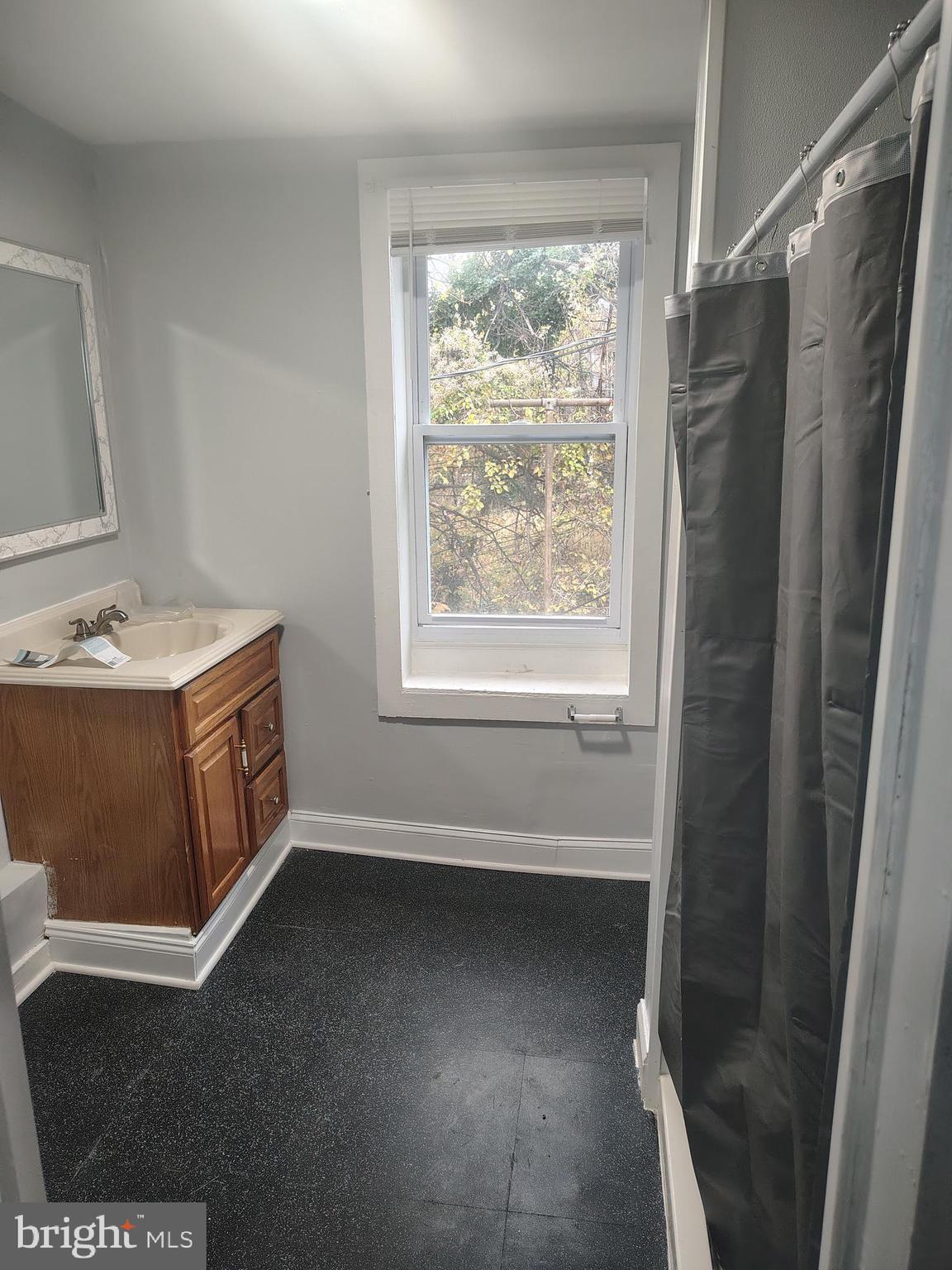 1114 North Bond Street, Unit 2 Baltimore, MD 21213 - Photo 3 of 13 Spacious bathroom