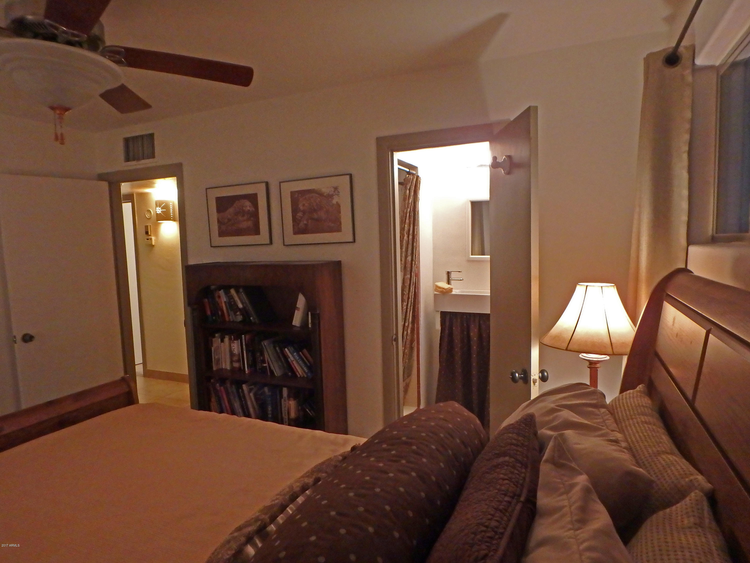 220 West Ruth Avenue Phoenix, AZ 85021 - Photo 29 of 37 Bed 2 - Ensuite Bath