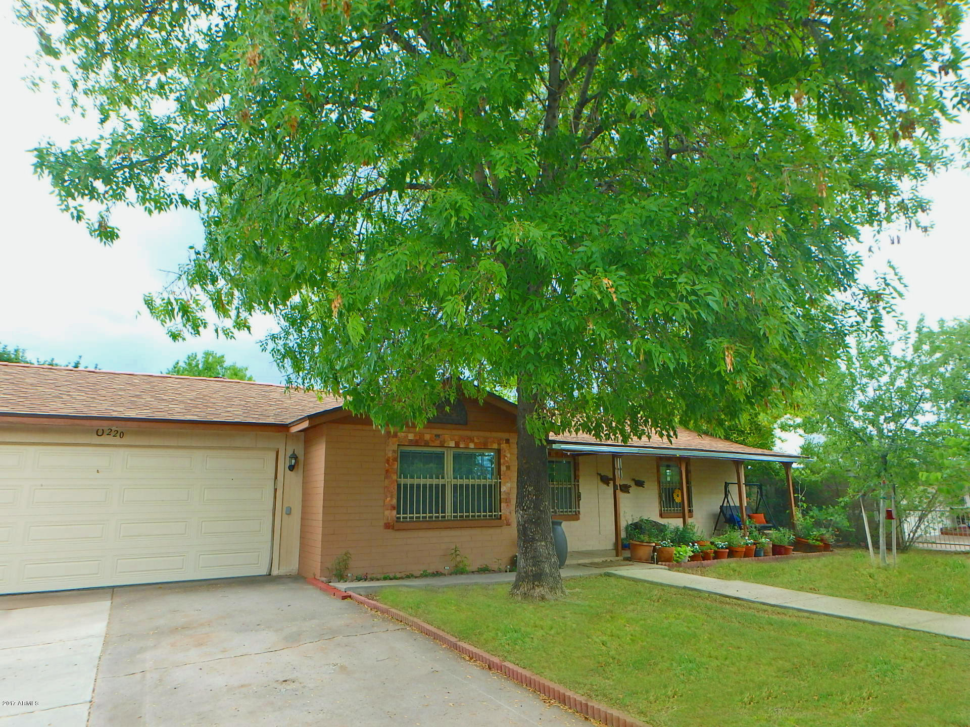 220 West Ruth Avenue Phoenix, AZ 85021 - Photo 6 of 37 Front