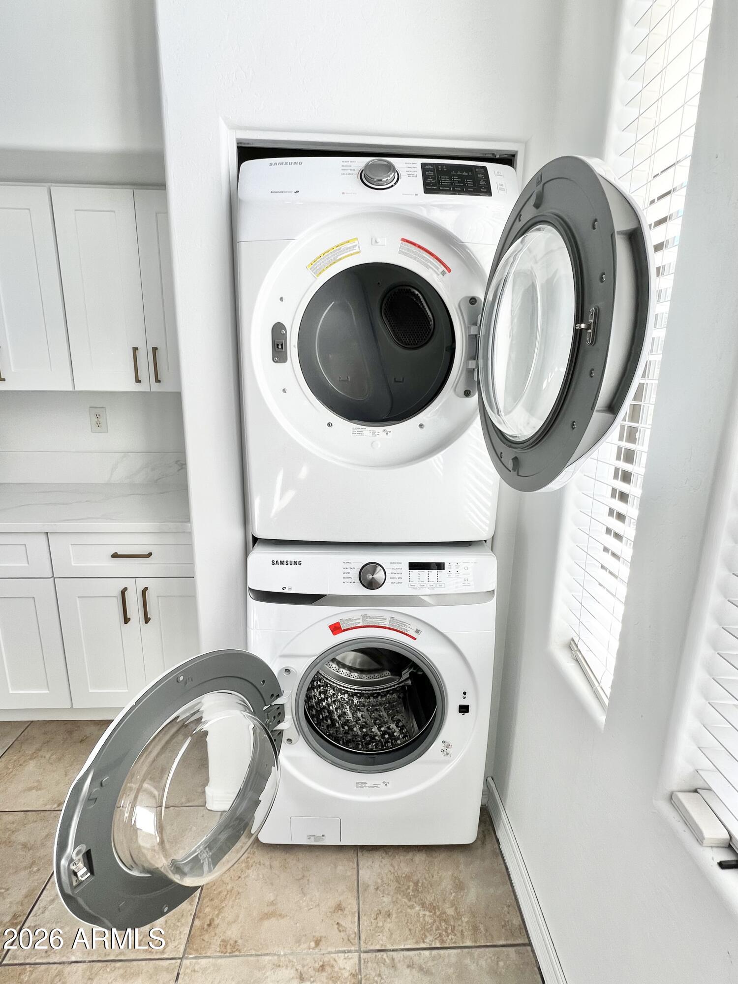 730 South Beck Avenue Tempe, AZ 85281 - Photo 15 of 29 a utility room with dryer and washer