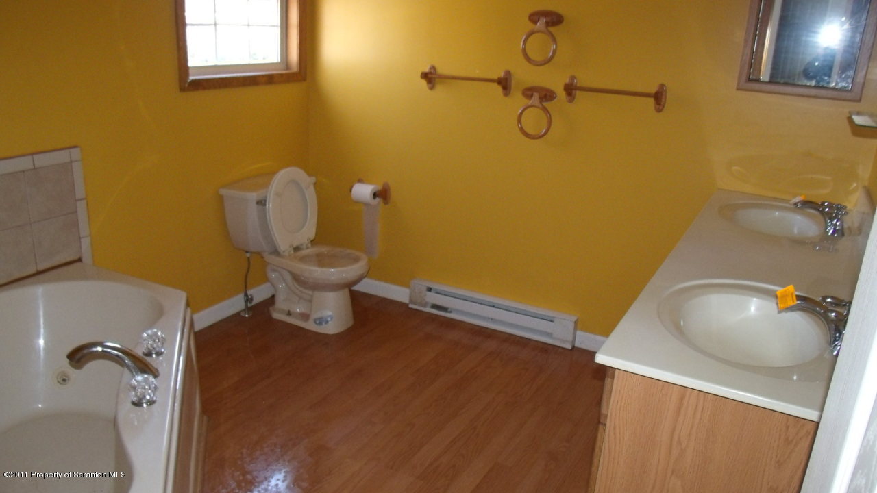 3313 Cotswald Road Tobyhanna, PA 18466 - Photo 12 of 18 Gallery Image 12