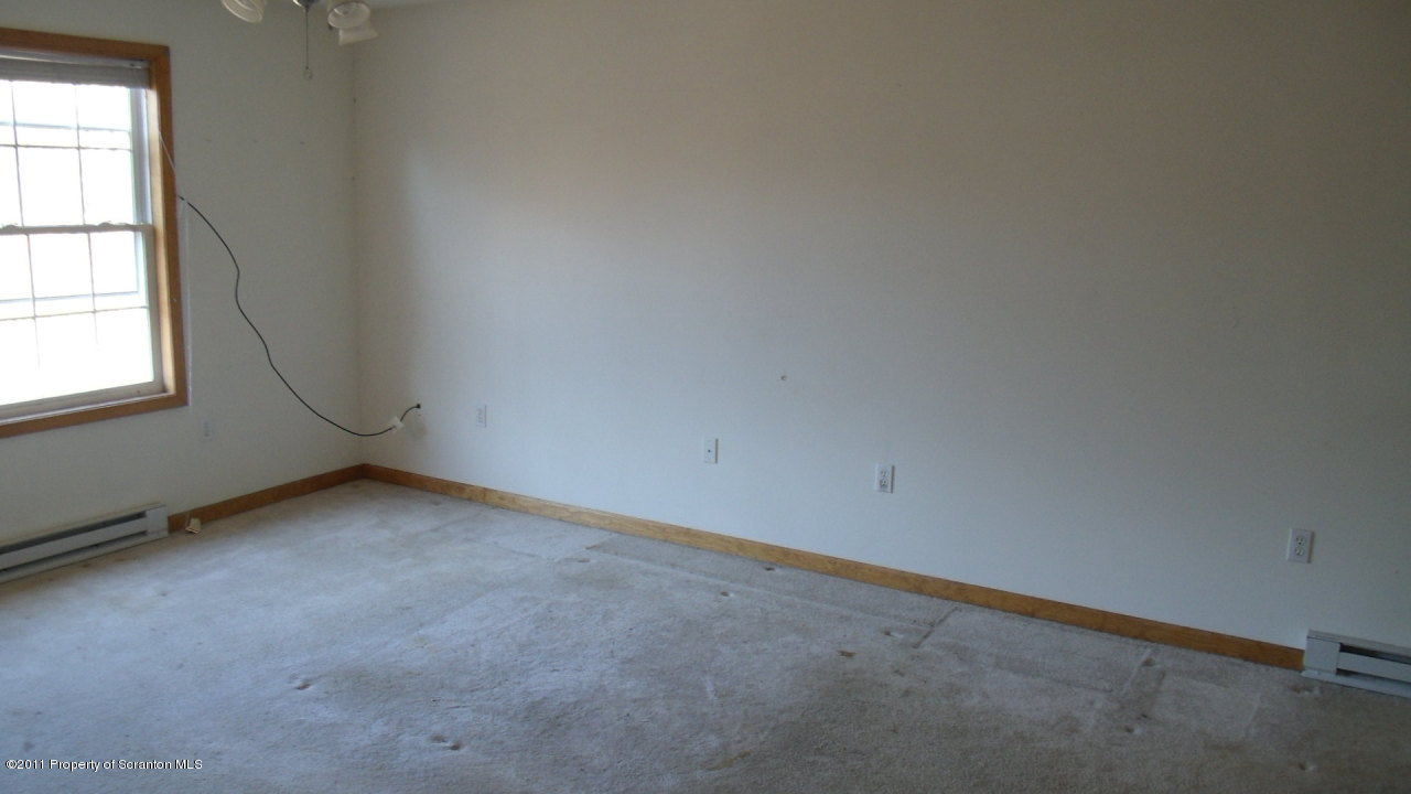 3313 Cotswald Road Tobyhanna, PA 18466 - Photo 5 of 18 Gallery Image 5