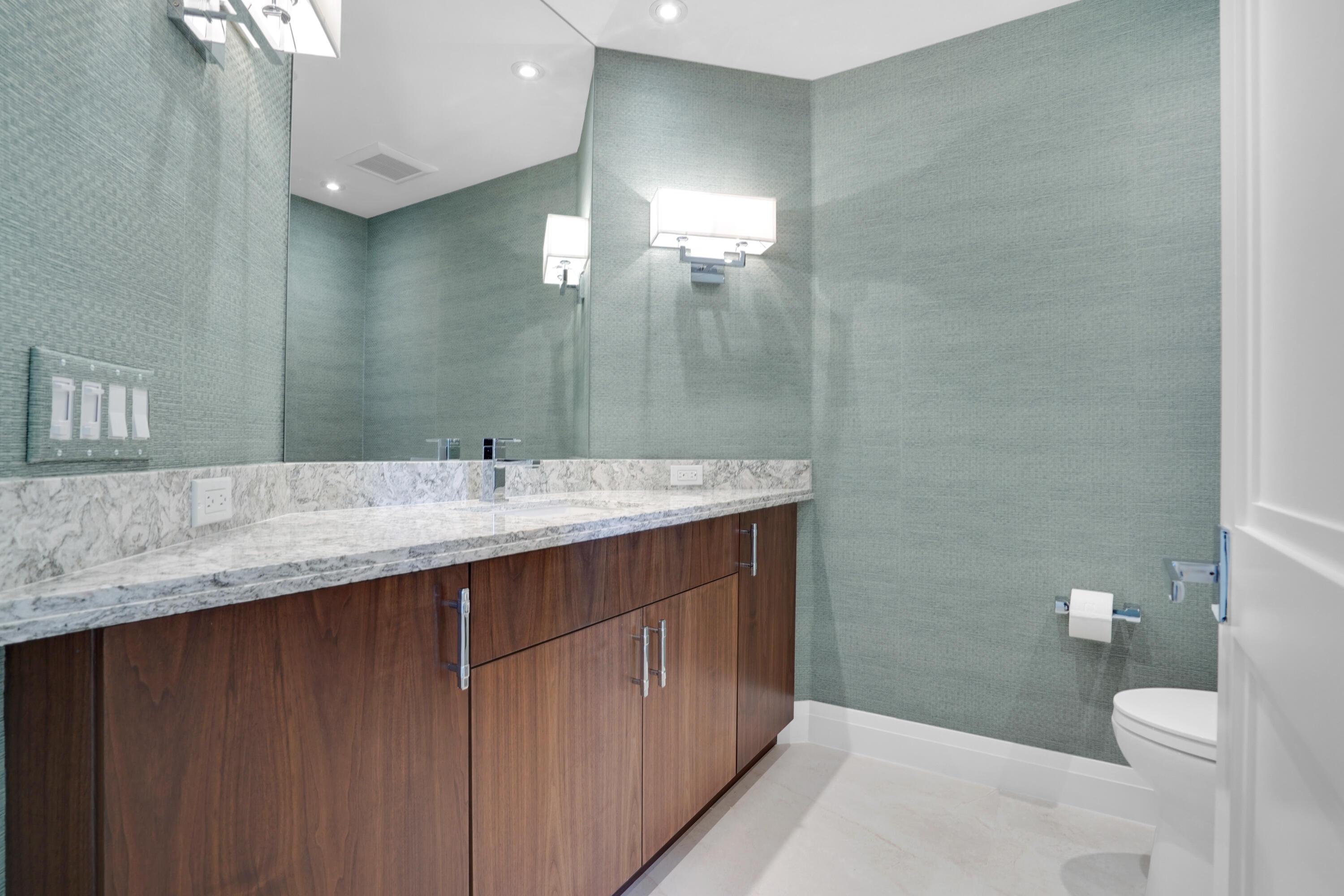 425 South Beach Road, Unit 2O Tequesta, FL 33469 - Photo 18 of 55 ben06672-ben06676