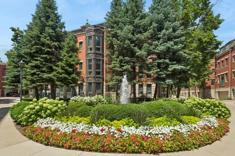 $1,450,000 | 484 North Canal Street, Chicago, IL 60654