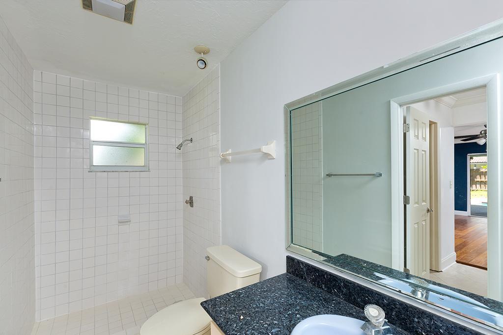 1498 West Royal Palm Road Boca Raton, FL 33486 - Photo 11 of 25 11_Masterbath