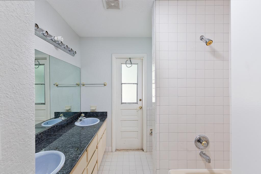 1498 West Royal Palm Road Boca Raton, FL 33486 - Photo 18 of 25 18_Bathroom2