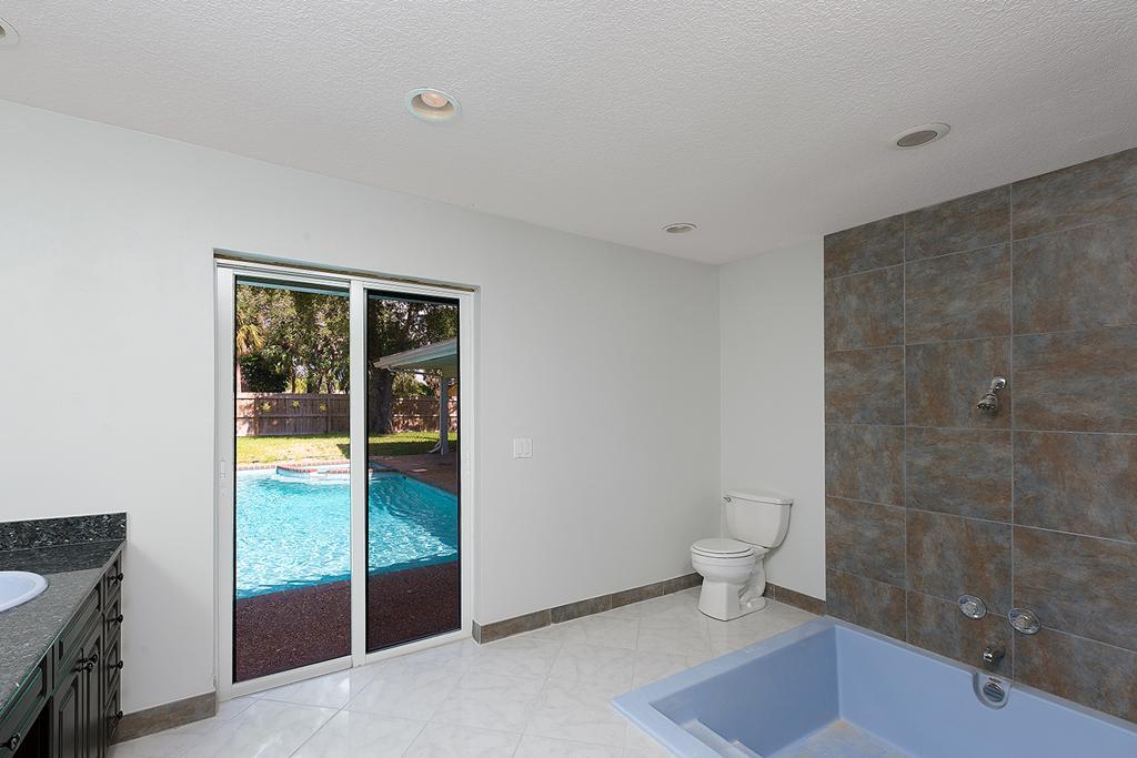 1498 West Royal Palm Road Boca Raton, FL 33486 - Photo 20 of 25 20_Bathroom3