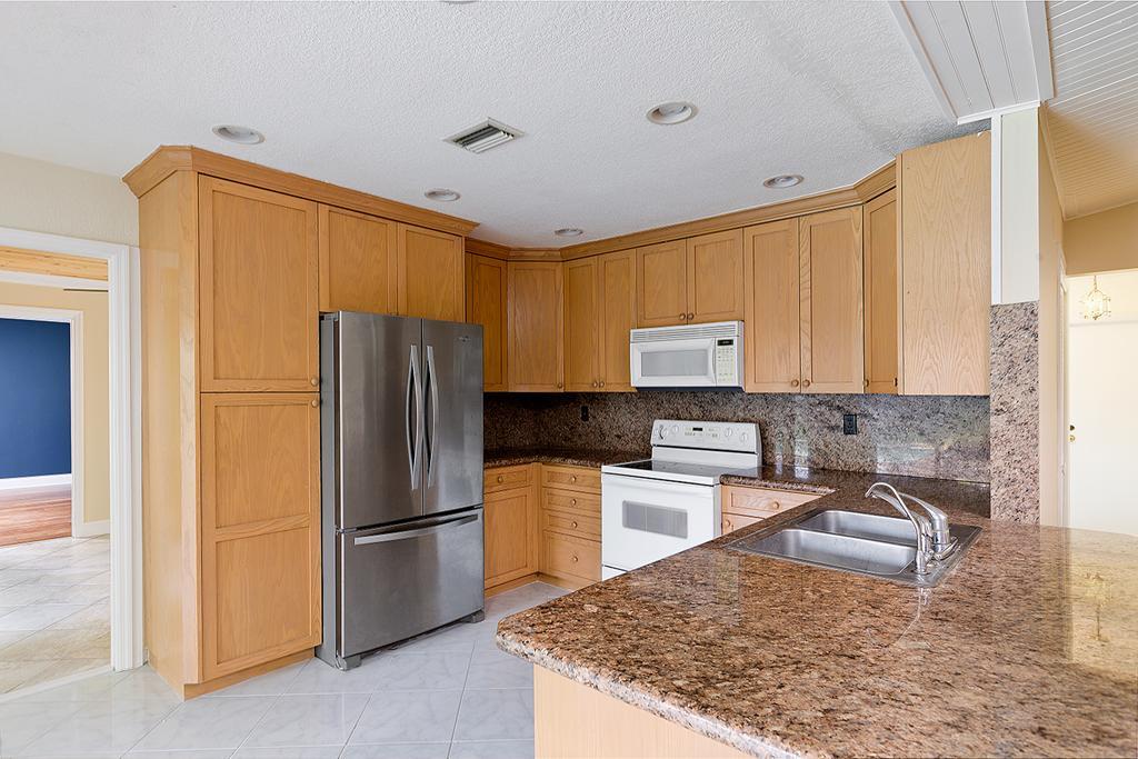 1498 West Royal Palm Road Boca Raton, FL 33486 - Photo 6 of 25 06_Kitchen_1