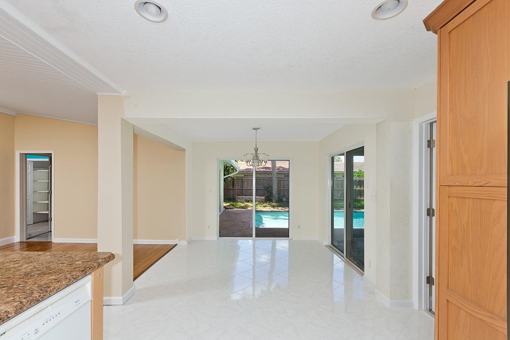 1498 West Royal Palm Road Boca Raton, FL 33486 - Photo 7 of 25 07_Breakfast_Dining