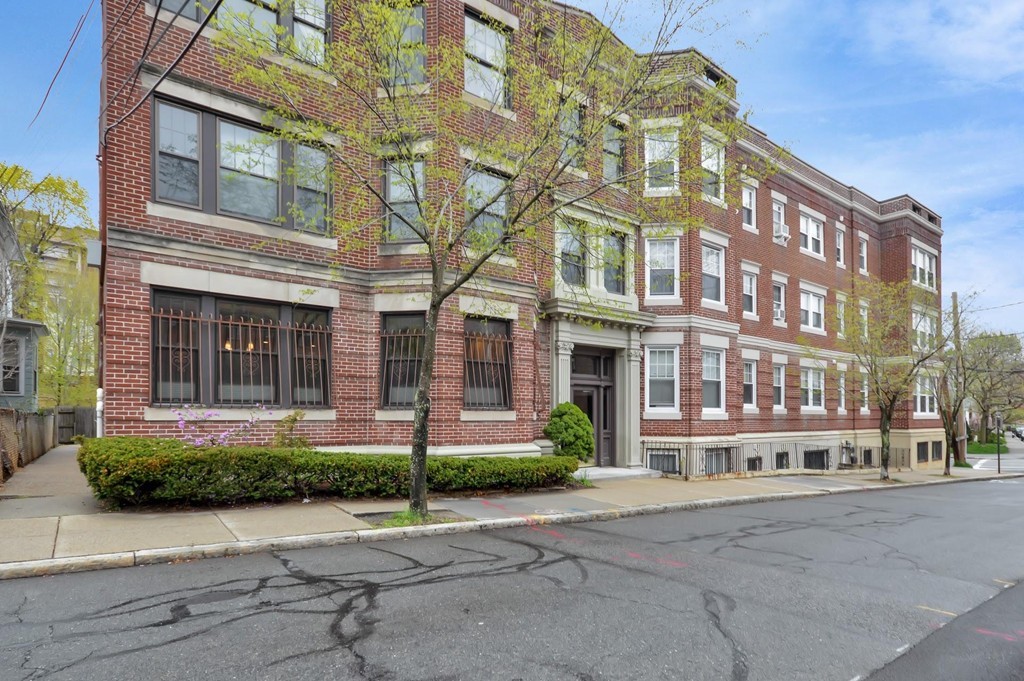 54 Stearns Road, Unit 1 Brookline, MA 02446 - Photo 27 of 30 Gallery Image 27