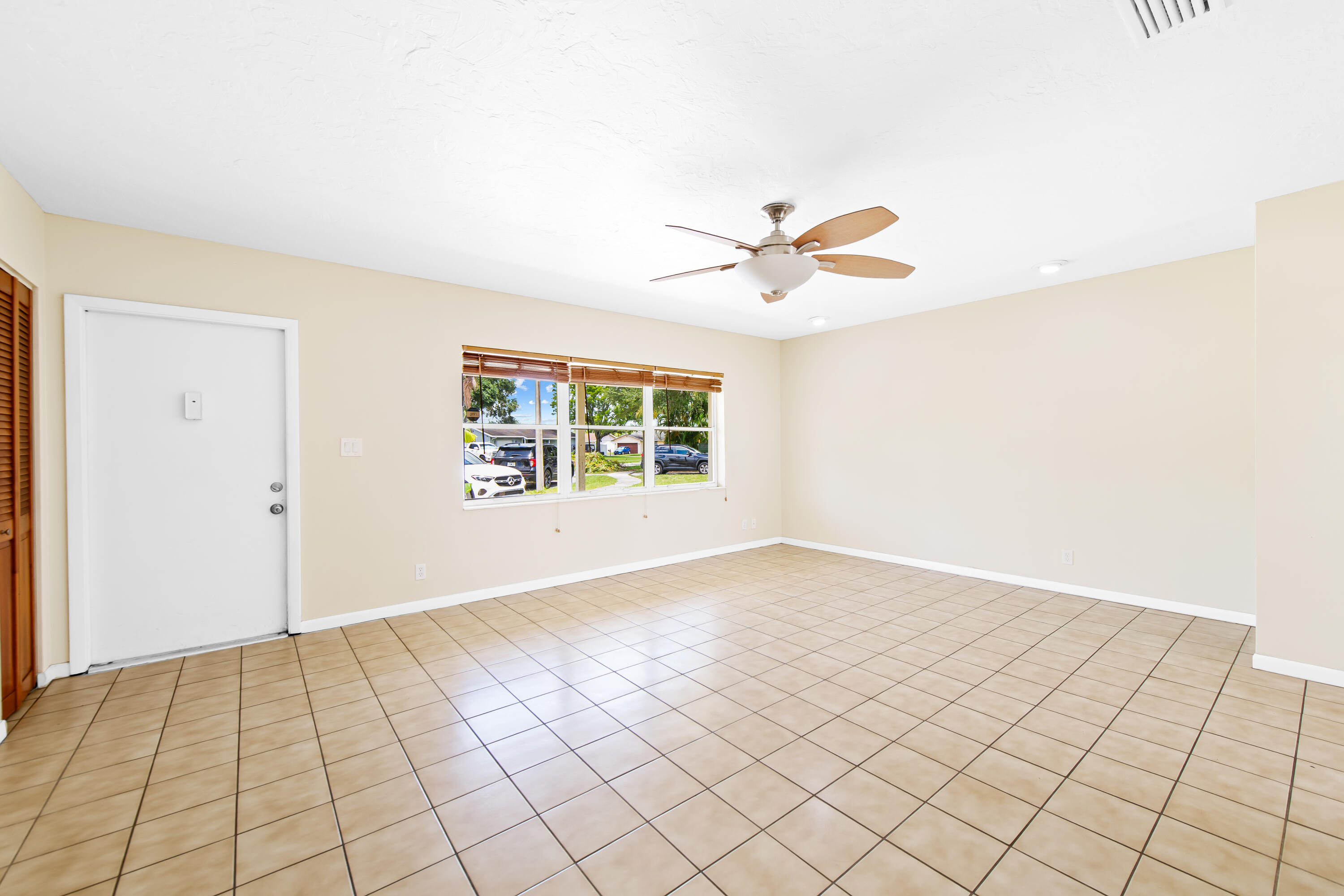 18451 Spanish Isles Place Boca Raton, FL 33496 - Photo 10 of 25 DSC_1920