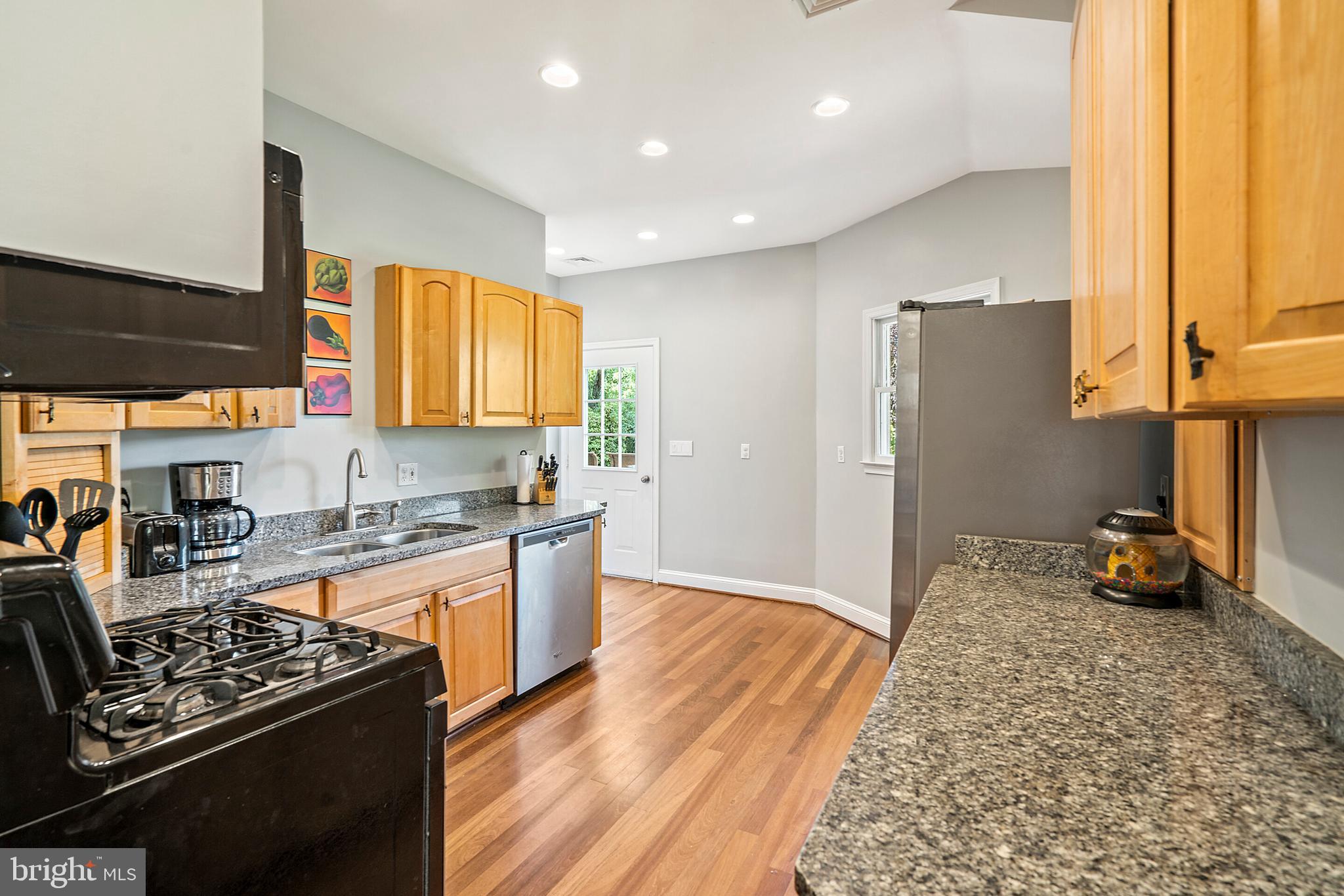 9045 Springs Road Warrenton, VA 20186 - Photo 14 of 50 Updated kitchen w granite countertops