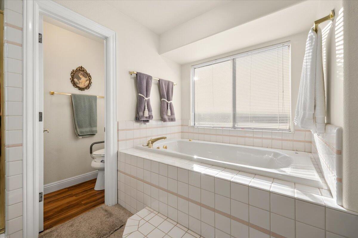 2995 Howard Drive Redding, CA 96001 - Photo 20 of 49 Jetted Tub