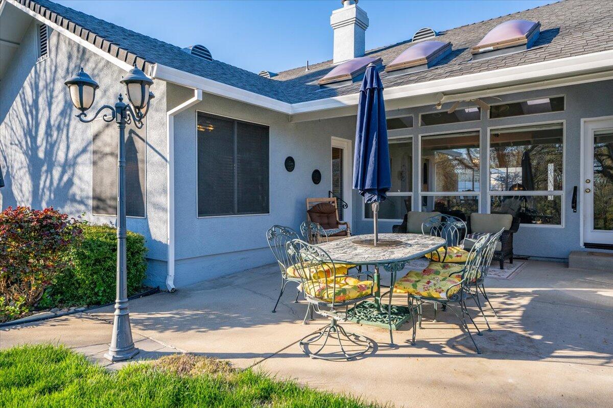 2995 Howard Drive Redding, CA 96001 - Photo 33 of 49 large Patio
