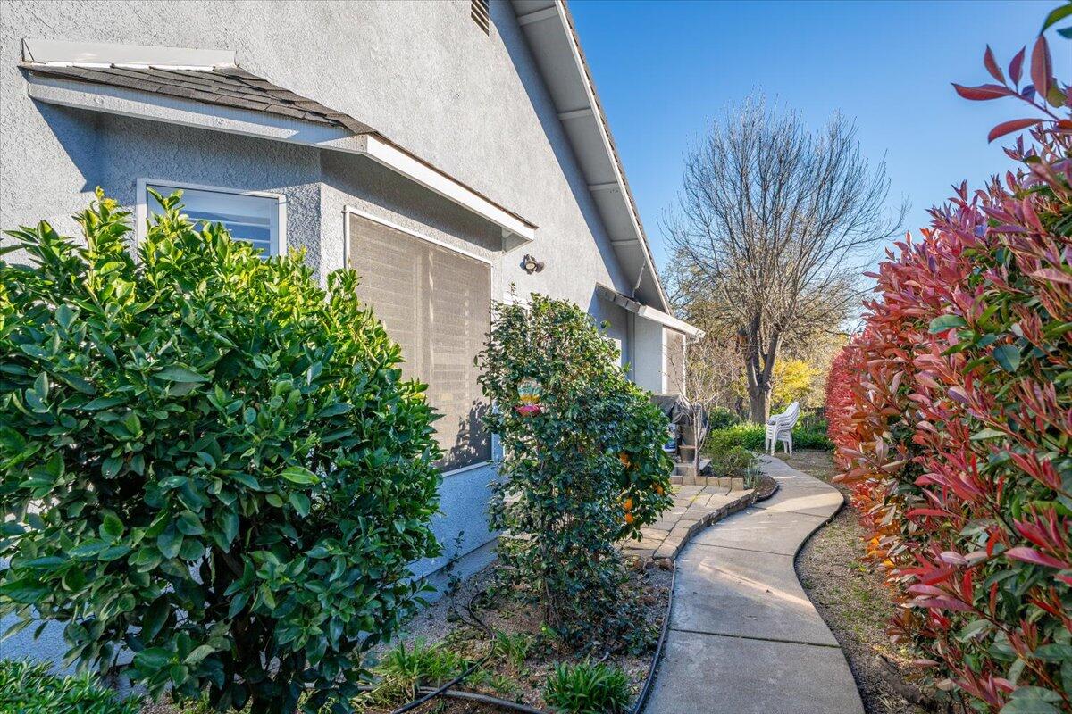 2995 Howard Drive Redding, CA 96001 - Photo 36 of 49 Concrete Paths