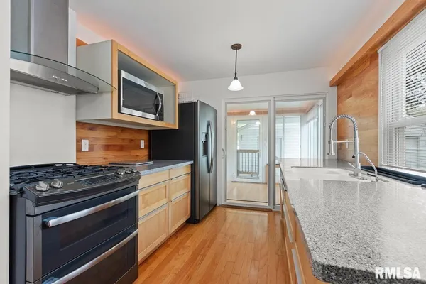 $1,800 | 5029 North Best Street, Peoria Heights, IL 61616