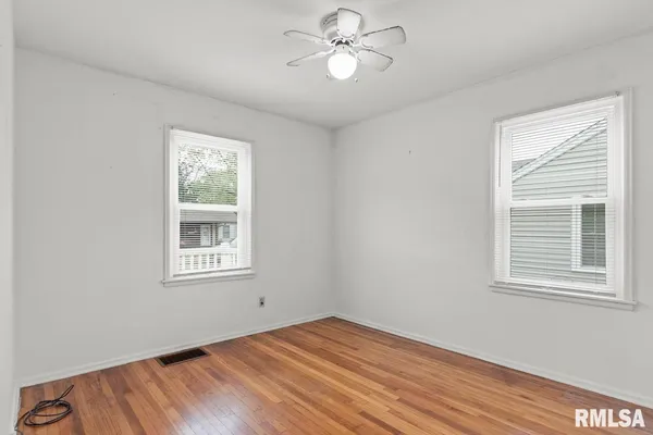 $1,800 | 5029 North Best Street, Peoria Heights, IL 61616