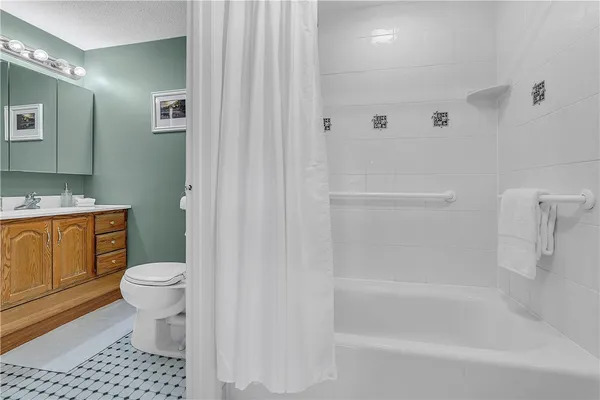 $159,900 | 1011 Westage At The Harbor, Irondequoit, NY 14617