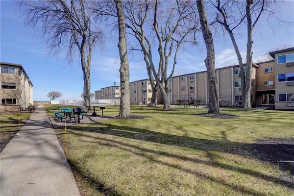 $159,900 | 1011 Westage At The Harbor, Irondequoit, NY 14617
