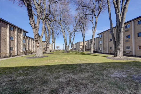 $159,900 | 1011 Westage At The Harbor, Irondequoit, NY 14617