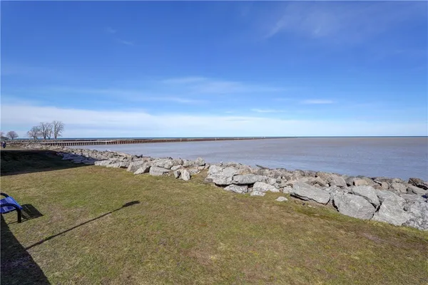 $159,900 | 1011 Westage At The Harbor, Irondequoit, NY 14617