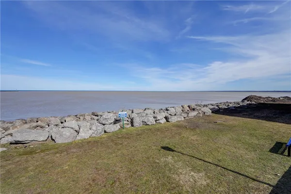 $159,900 | 1011 Westage At The Harbor, Irondequoit, NY 14617