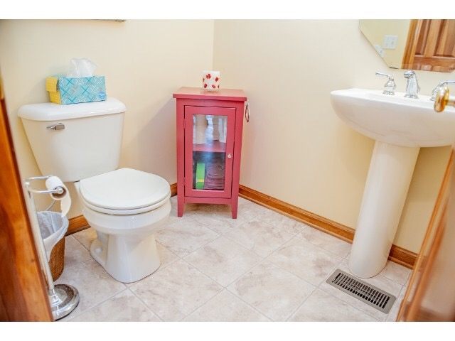 11814 North County Line Road East Spencerville, IN 46788 - Photo 17 of 34