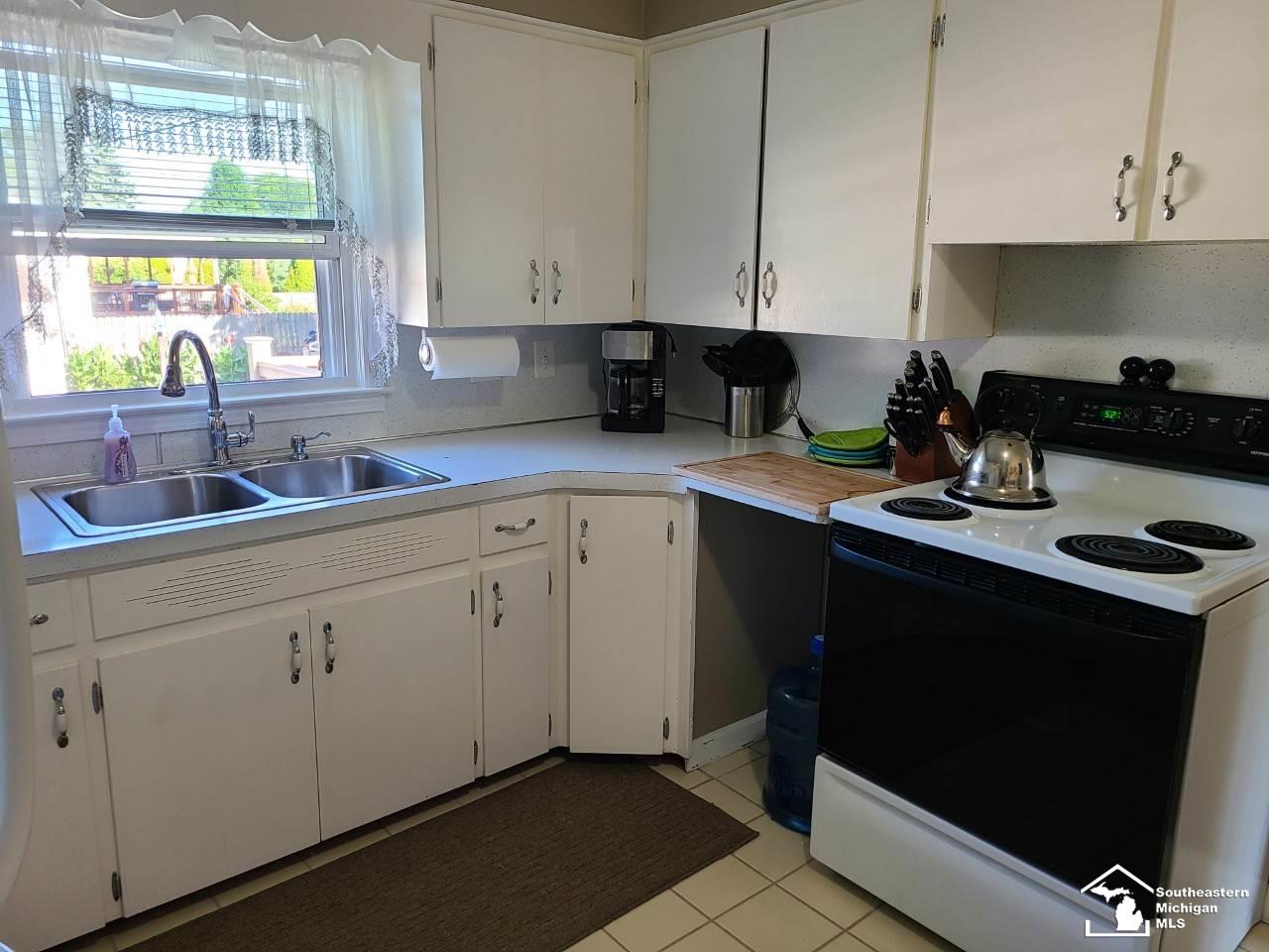 7510 Monroe Road Lambertville, MI 48144 - Photo 9 of 32 Kitchen