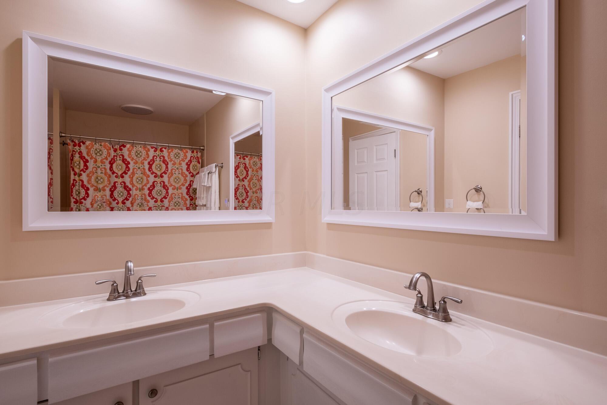 440 Riley Avenue Columbus, OH 43085 - Photo 38 of 56 2nd bath offers double sinks shower/tub.